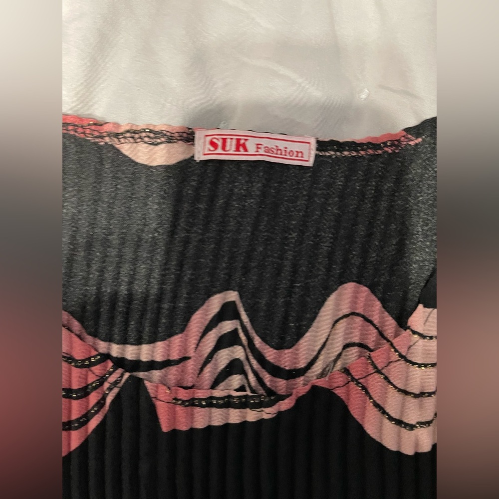 Pink and black Suk fashion blouse size Medium - Picture 2 of 3